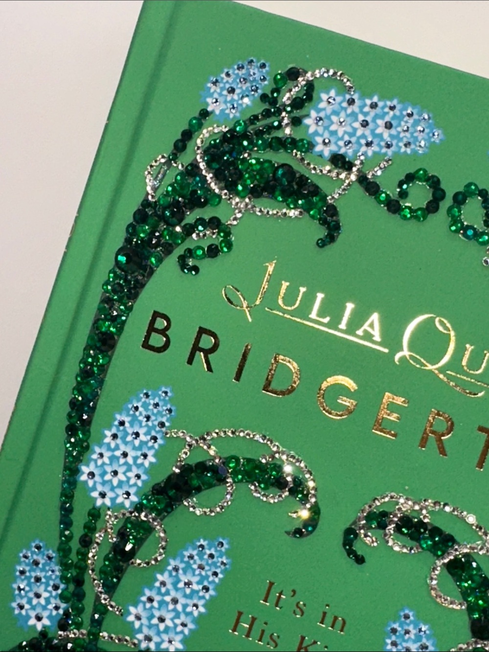 Bridgerton EMBELLISHED Hardcover It’s in His KISS - Picture 4 of 7